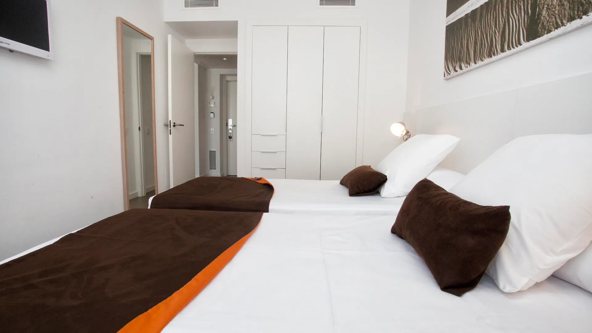 Ibiza Sun Apartments Playa d'en Bossa 4*,